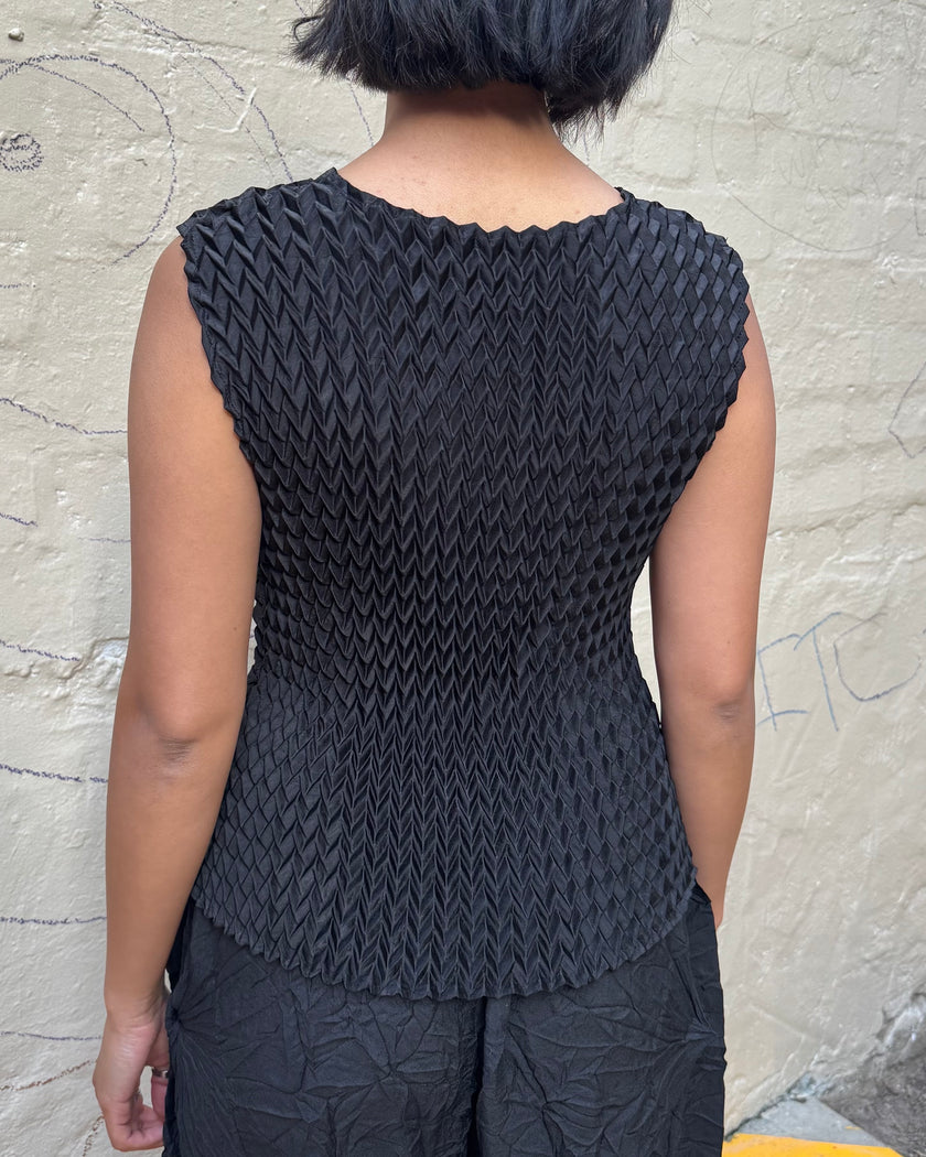 Indulge Me CLO154 Sleeveless Zig Zag Top Black