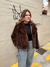 Load image into Gallery viewer, Cinnamon Creations 67084 Leopard Faux Fur Cropped Jacket Maron Clair
