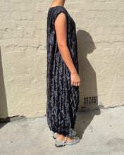 Load image into Gallery viewer, Indulge Me CLO103 Triangles Pleat Dress Black
