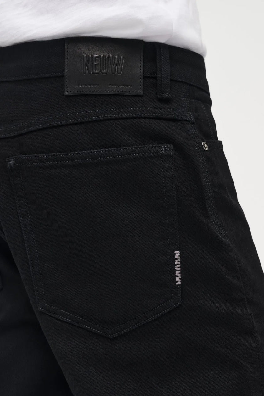 Neuw Denim Liam Relaxed Black Selvedge