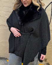 Load image into Gallery viewer, Zura PWBB184 Winter Poncho Black
