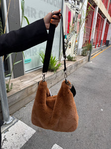 DEA The Label Slouch Bag Tan