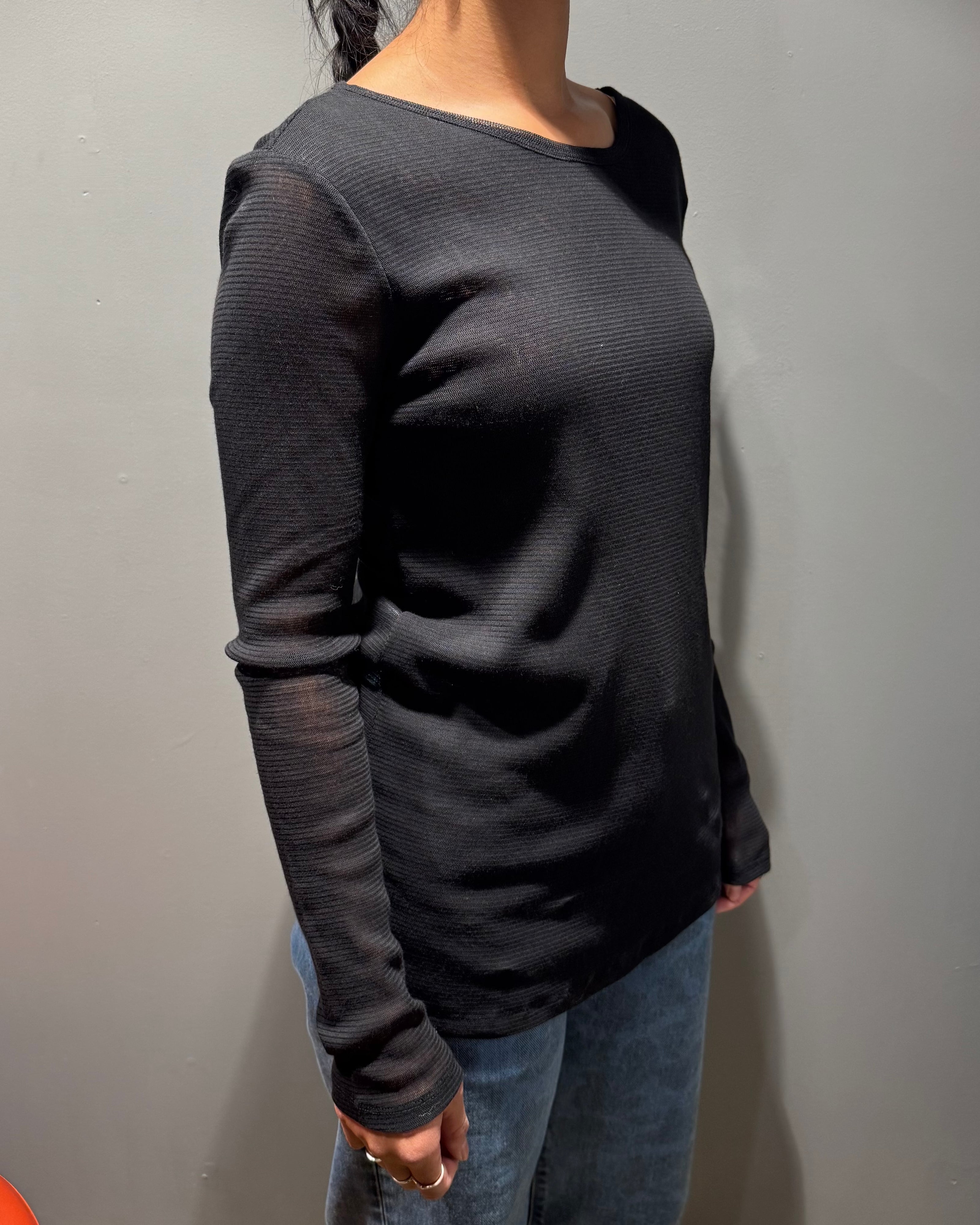 M. A. Dainty Groovy Top Black