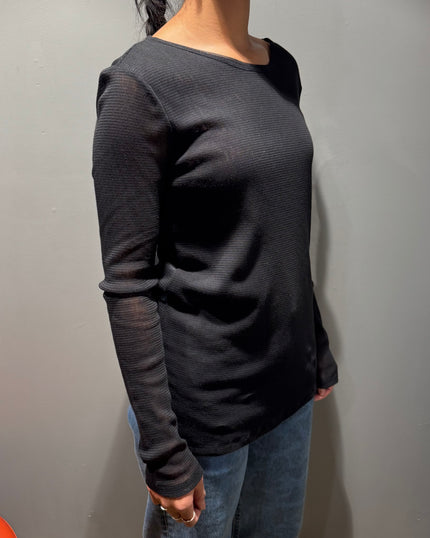 M. A. Dainty Groovy Top Black
