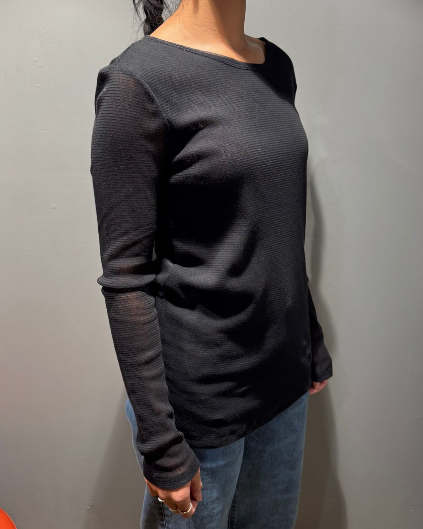 M. A. Dainty Groovy Top Black