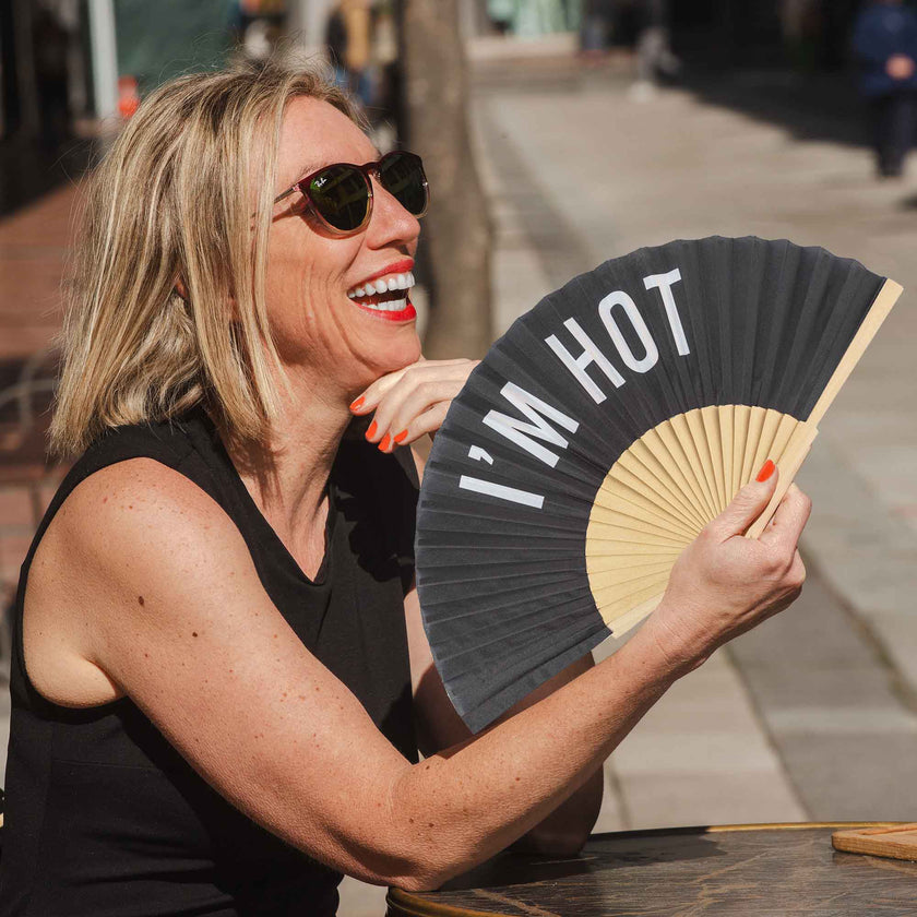 Fisura 'I'm Hot' Hand Fan With Gift Box Black & White