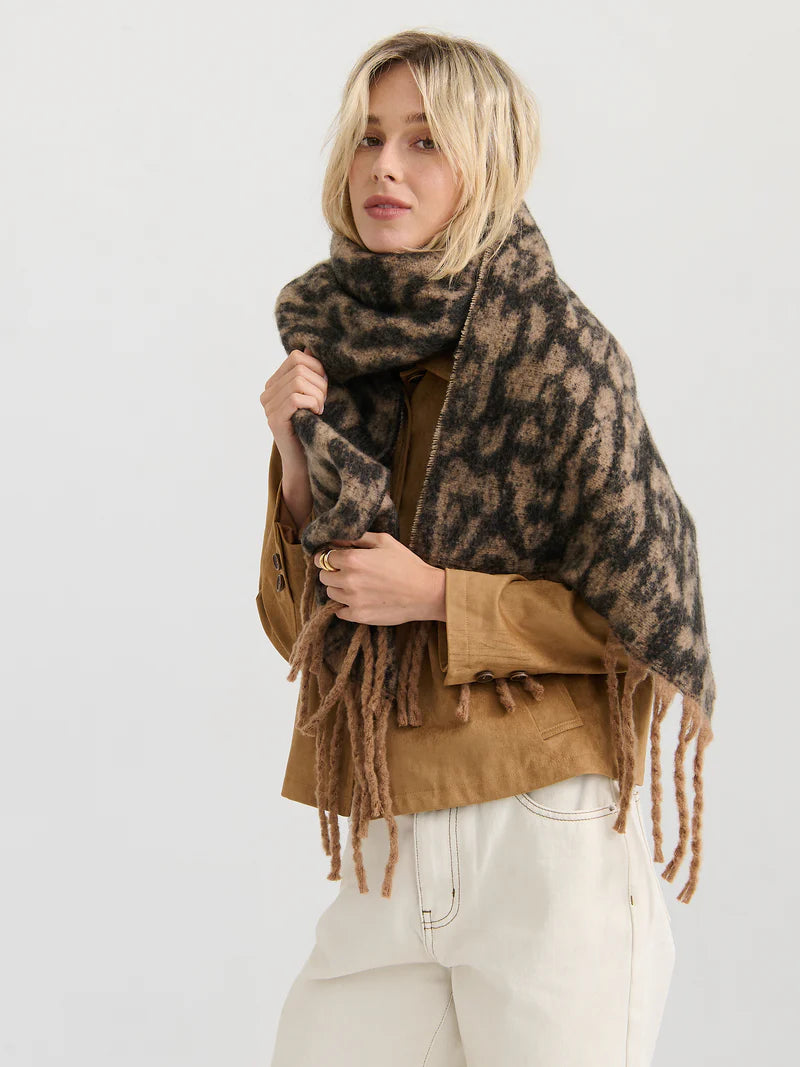 Angels Whisper Patterned Fluffy Scarf Leopard