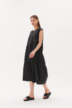 Load image into Gallery viewer, Tirelli Gathered Angle Tier Dress Black
