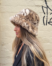 Load image into Gallery viewer, Cinnamon Creations 7532 Leopard Bucket Hat Beige
