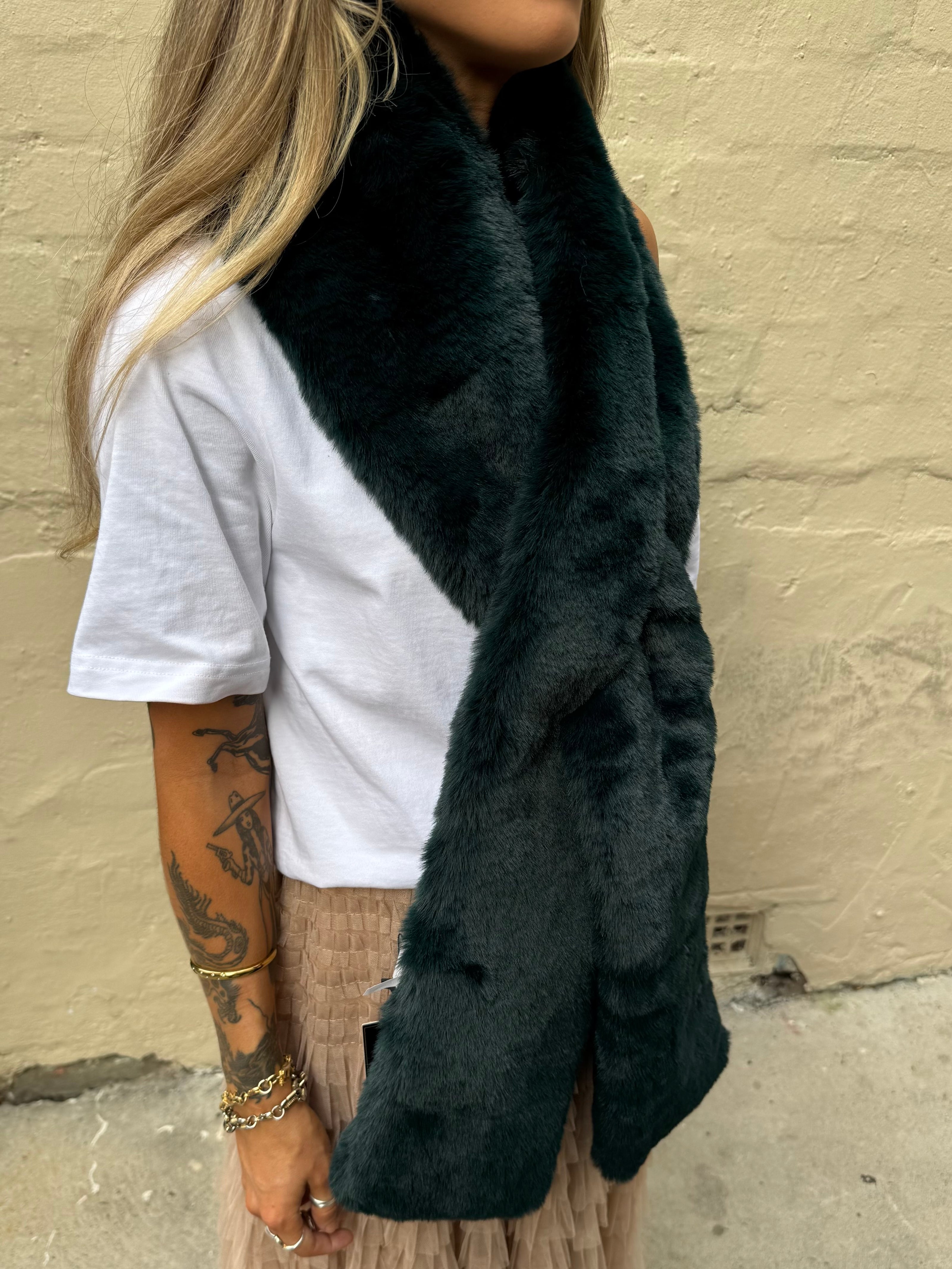 DEA The Label Faux Fur Scarf Bottle Green