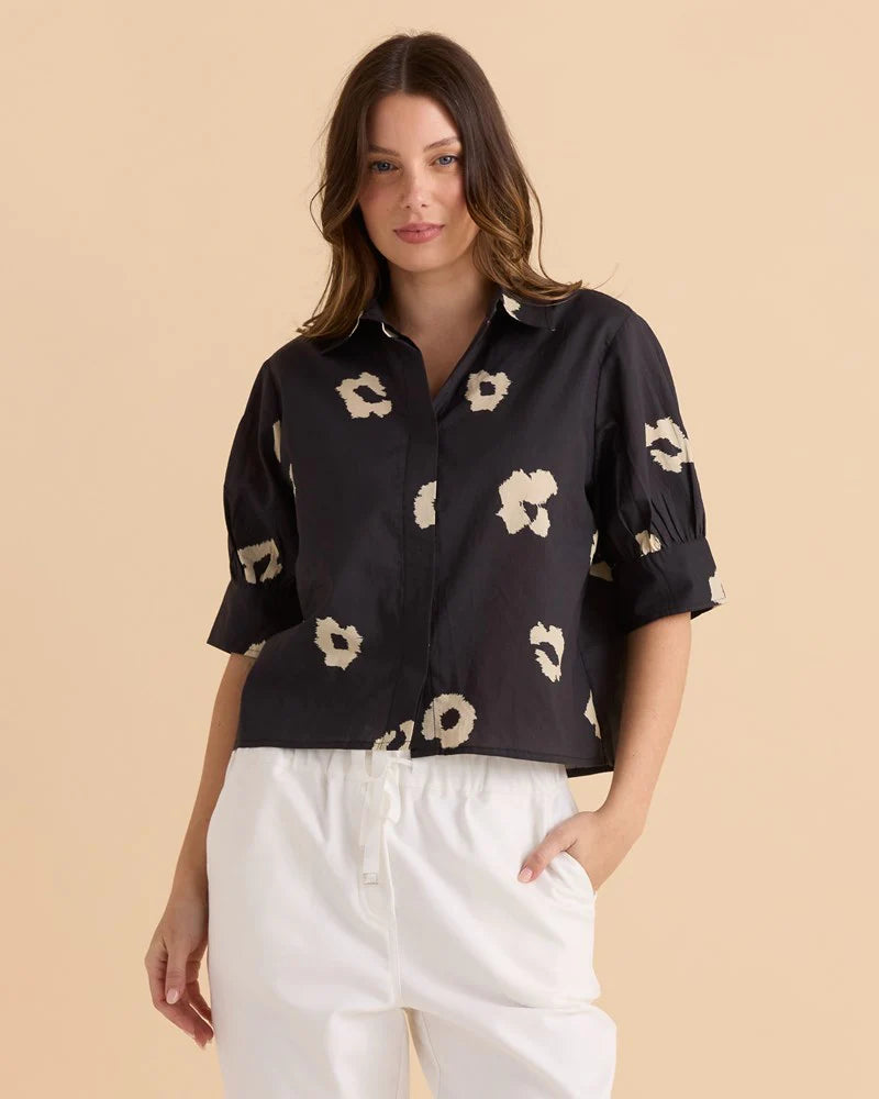 Betty Basics Reagan Poplin Shirt Black Leopard Print