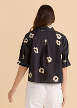 Load image into Gallery viewer, Betty Basics Reagan Poplin Shirt Black Leopard Print
