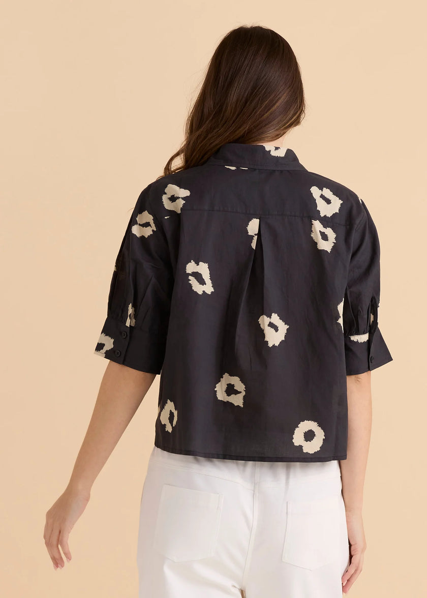 Betty Basics Reagan Poplin Shirt Black Leopard Print