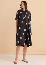 Load image into Gallery viewer, Betty Basics Savannah Swing Shirt Dress Black Leopard Print
