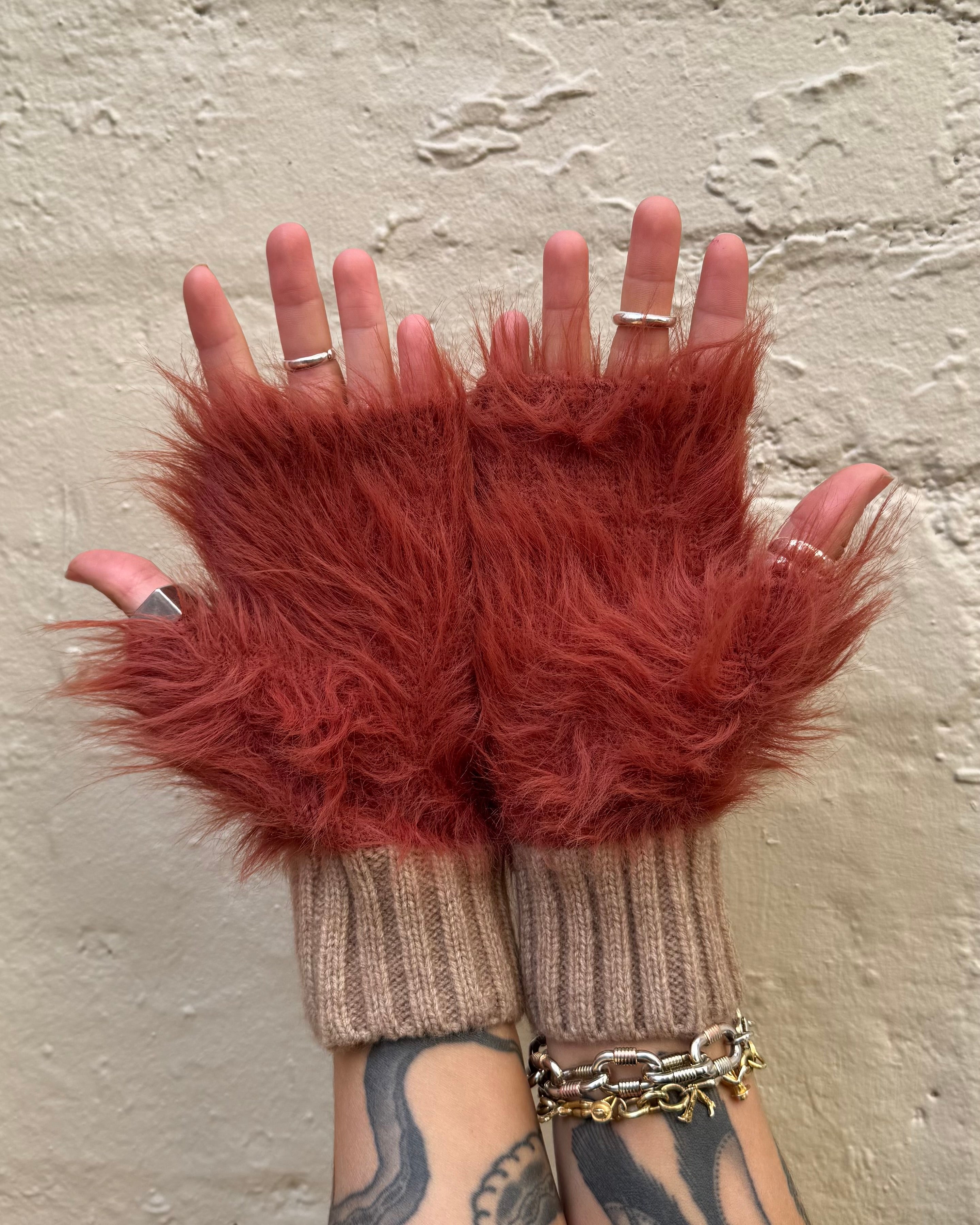 Cinnamon Creations GL040 Fluffy Fingerless Gloves Rust