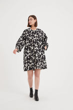 Load image into Gallery viewer, Tirelli Tuck Cuff Oversized Dress Black Floral
