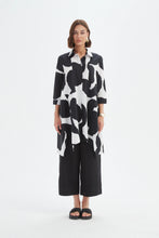 Load image into Gallery viewer, Tirelli Handkerchief Hem Print Shirt Black/White Spot
