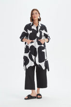 Load image into Gallery viewer, Tirelli Handkerchief Hem Print Shirt Black/White Spot
