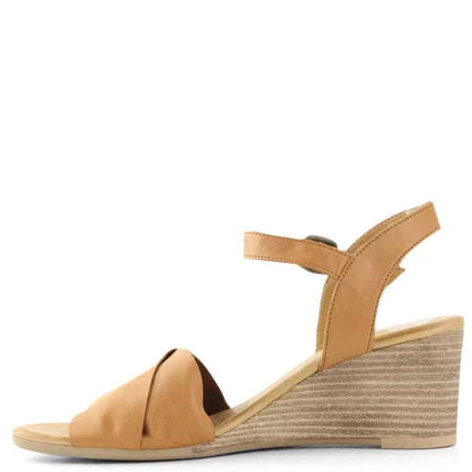 Bueno Josie Wedge Heels Coconut Leather