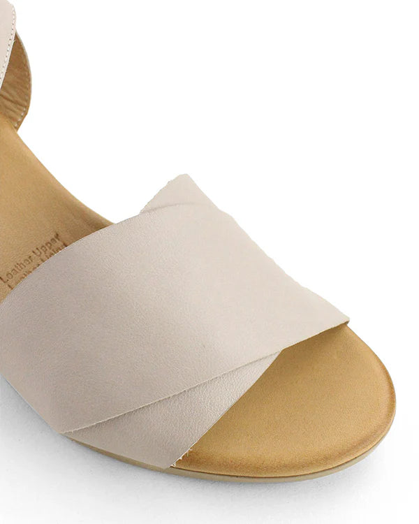 Bueno Josie Wedge Heels Silver Grey Leather