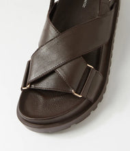 Load image into Gallery viewer, Django &amp; Juliette Ubari Sandals Chocolate Leather
