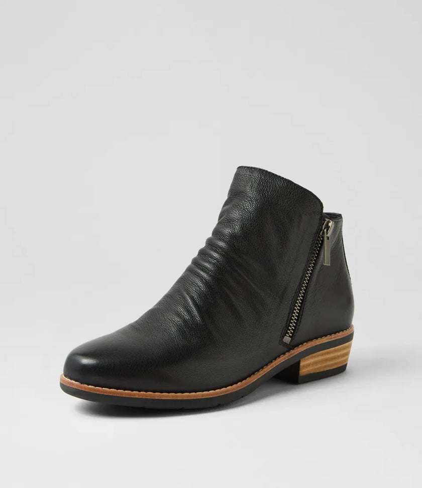 Django & Juliette Lankin Black Leather