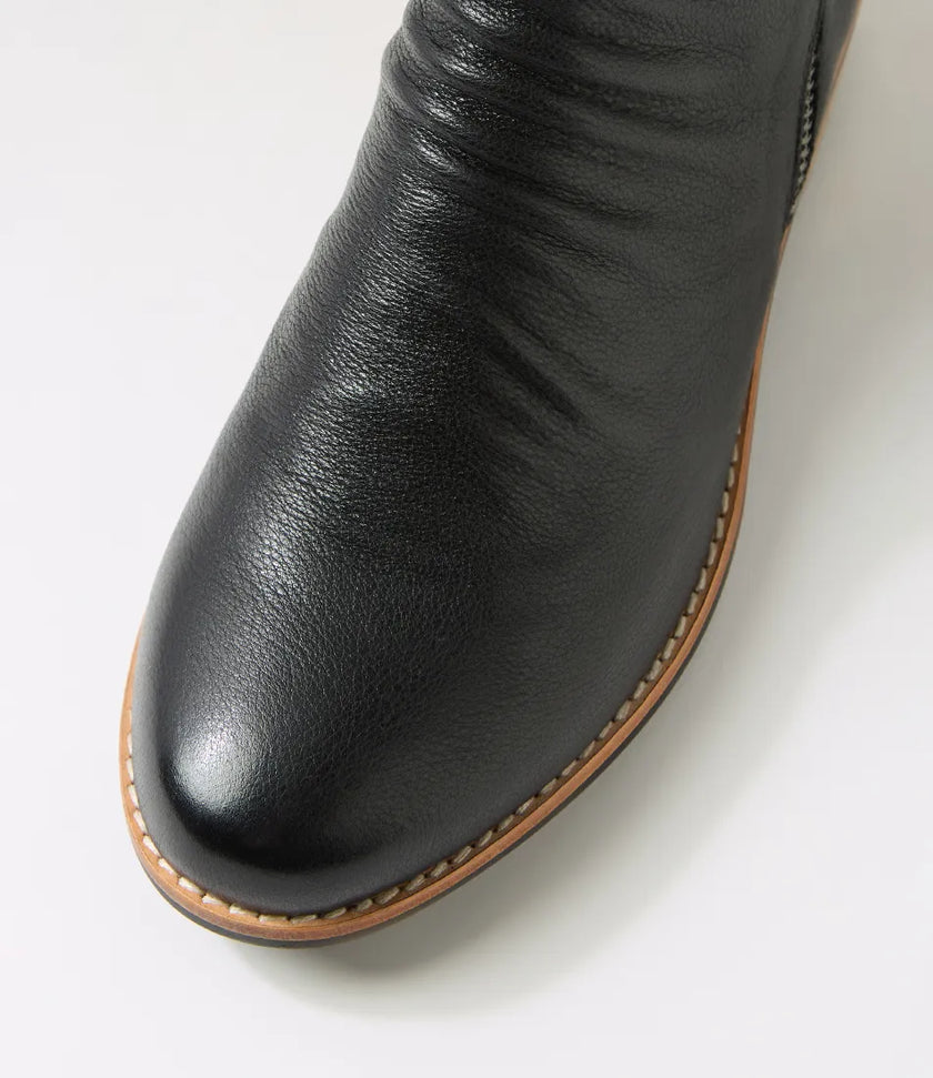 Django & Juliette Lankin Black Leather
