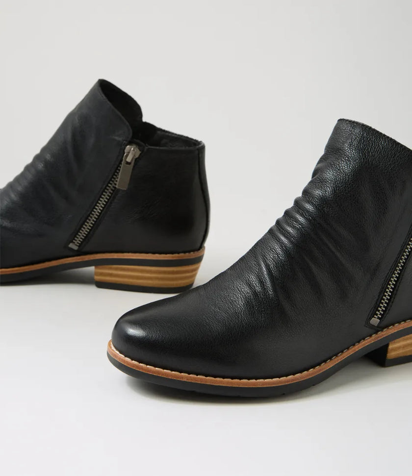 Django & Juliette Lankin Black Leather