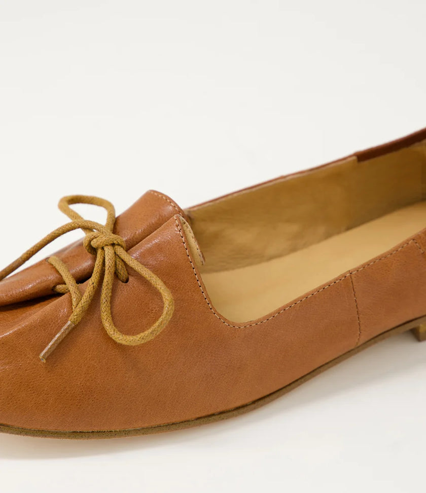 Django & Juliette Ubeeria Flats Cognac Polish Leather