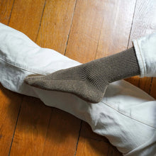 Load image into Gallery viewer, KLUE Glitter Lurex Socks Caramel
