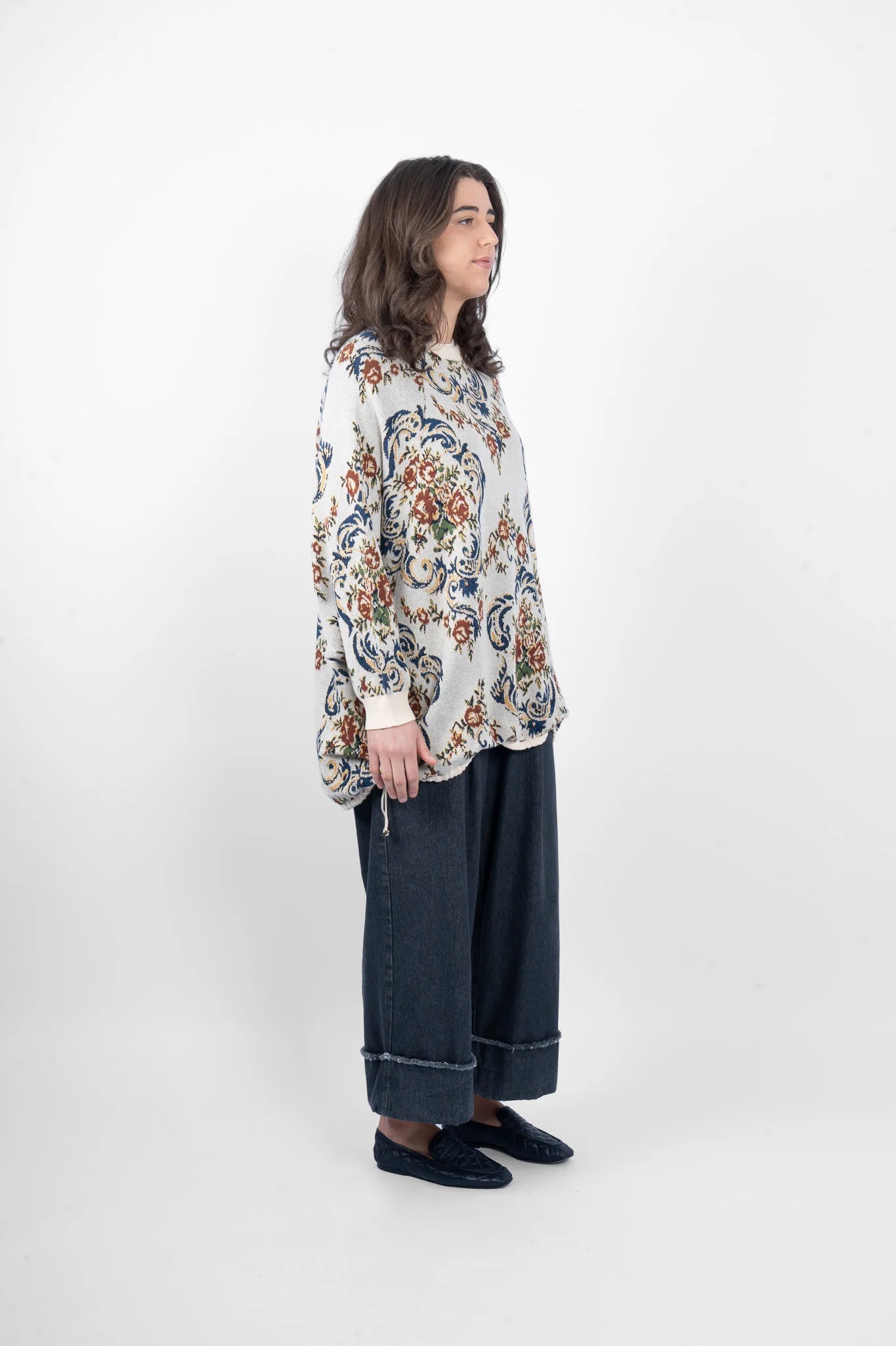 M. A. Dainty Chaise Knit Flowers