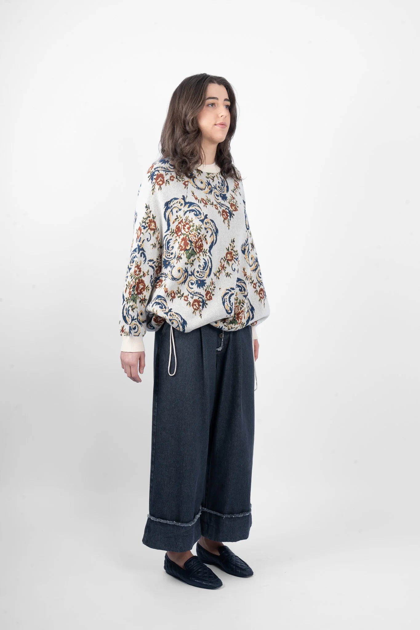 M. A. Dainty Chaise Knit Flowers