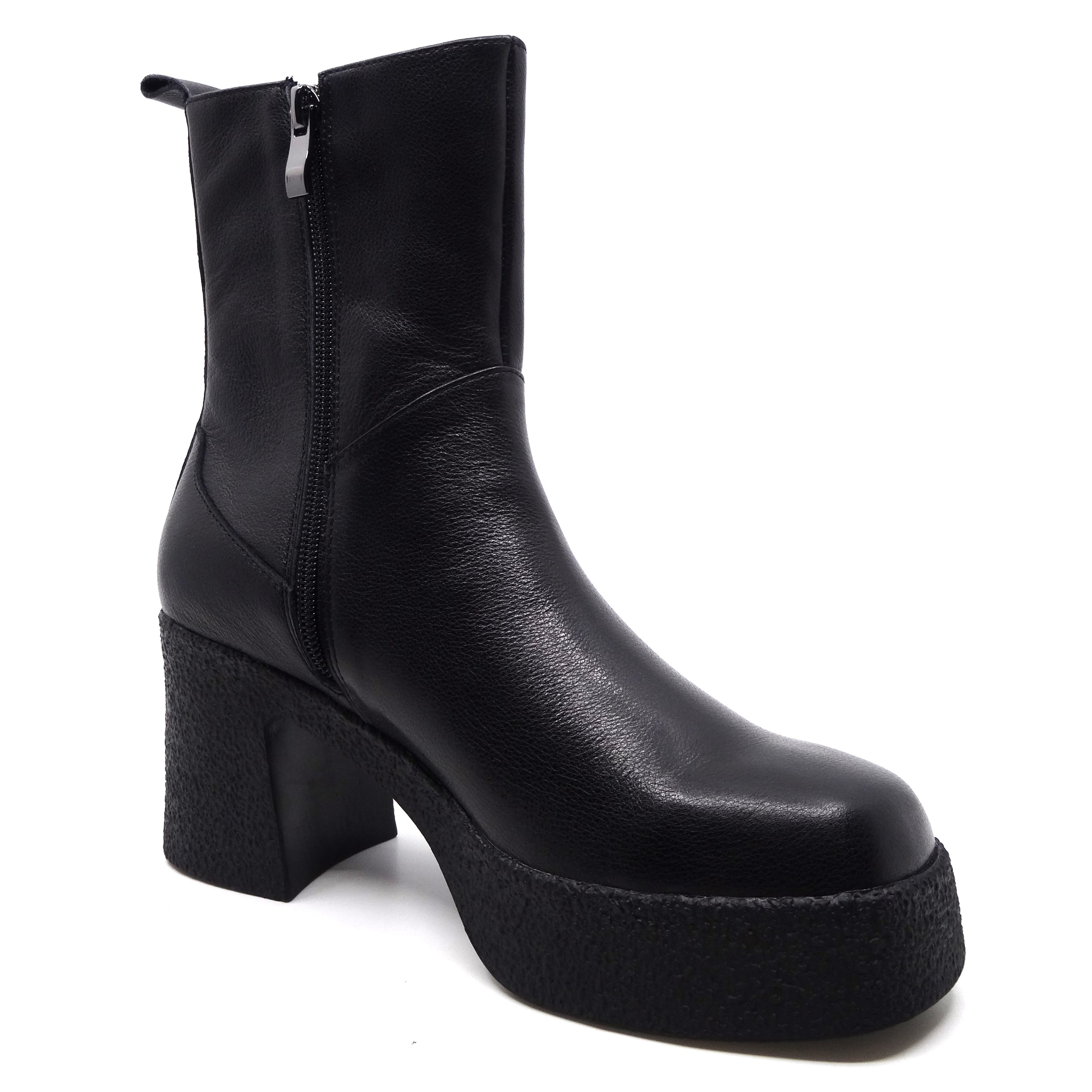 Minki Brooke Black Leather
