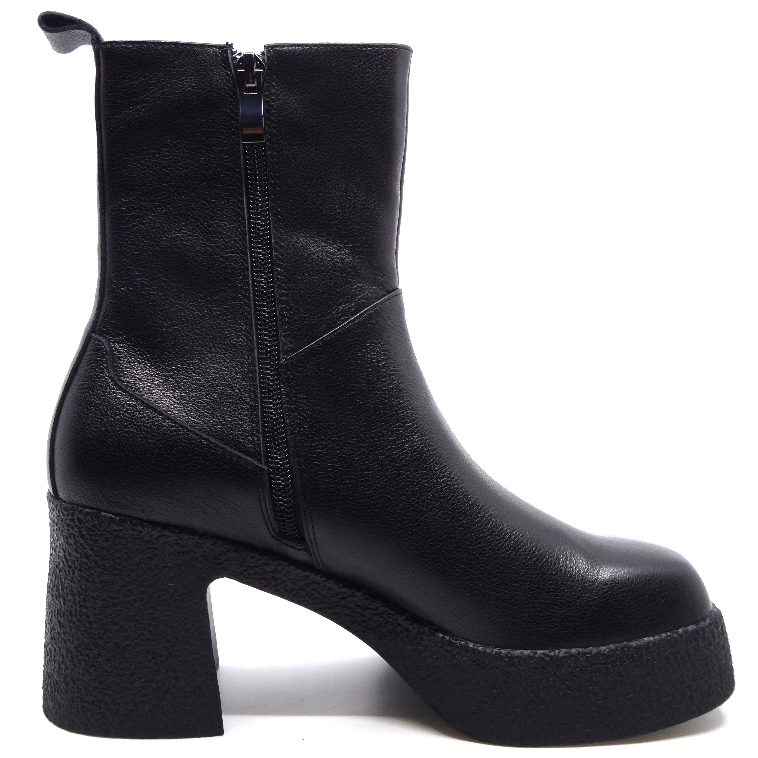 Minki Brooke Black Leather