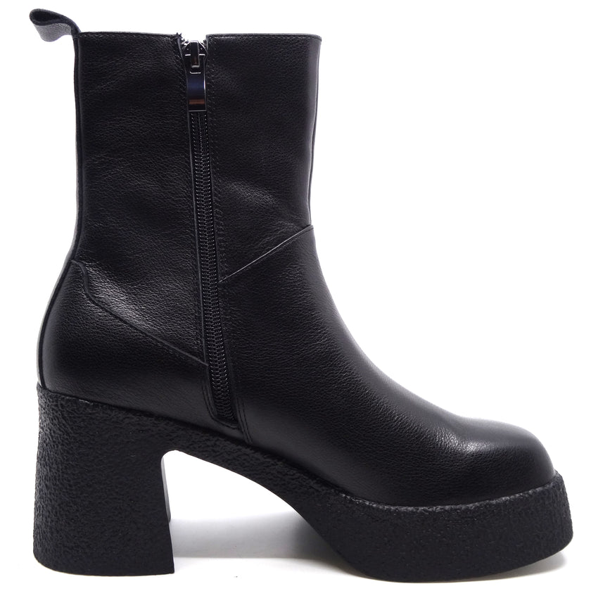 Minki Brooke Black Leather