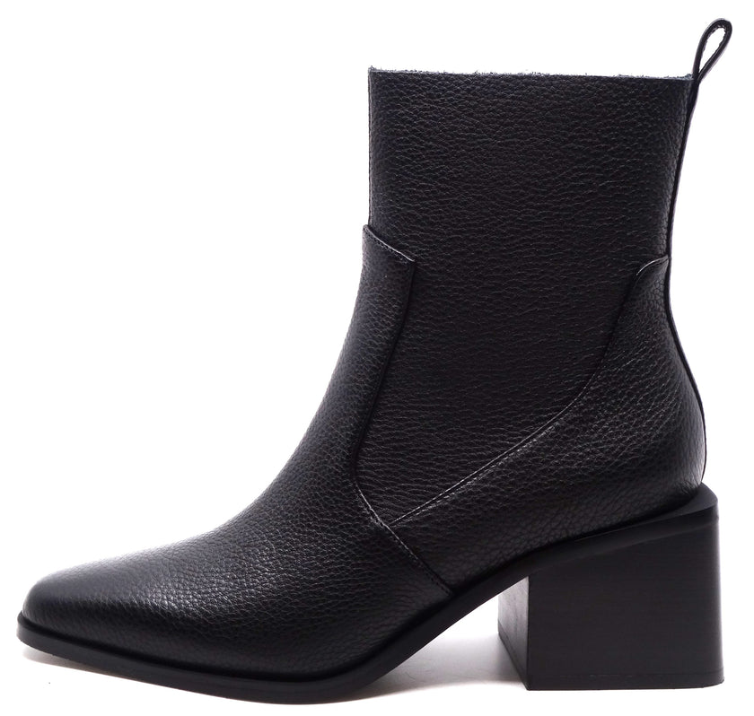 Isabella Anselmi Wyatt Black Leather