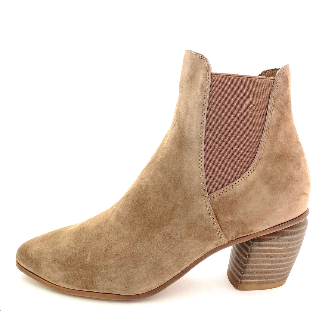 Django & Juliette Jinks Light Choc Suede