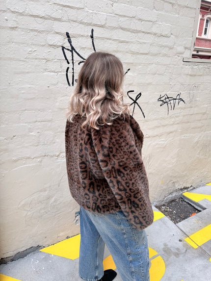 Cinnamon Creations 67084 Leopard Faux Fur Cropped Jacket Maron Clair