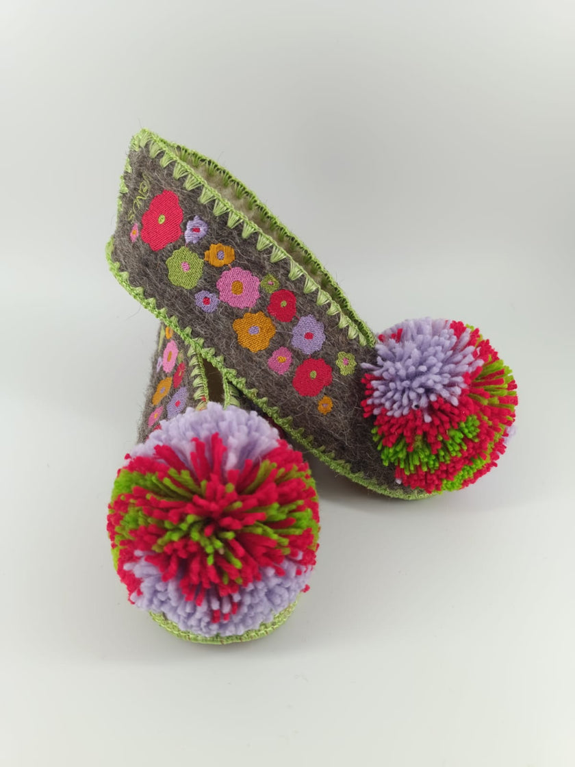 Freeing Venus Electro Pop Pompom Wool Slippers