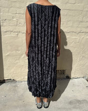 Load image into Gallery viewer, Indulge Me CLO103 Triangles Pleat Dress Black
