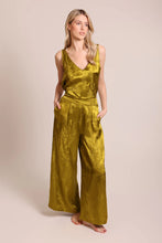 Load image into Gallery viewer, Traffic People From A Distance Evie Trousers Olive
