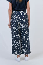 Load image into Gallery viewer, O&amp;J Naturals GA637 Pant Ink Barnacles
