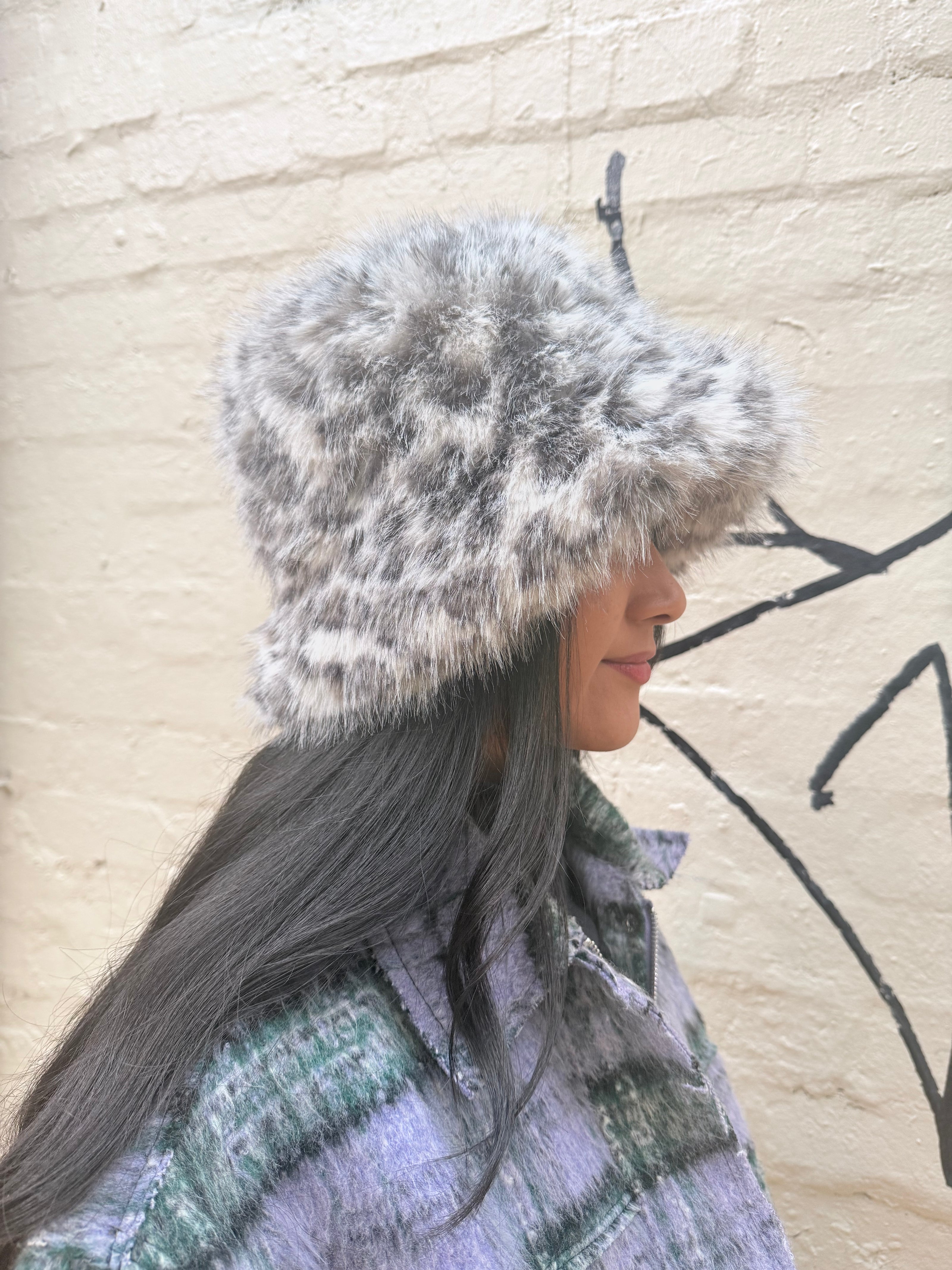 Cinnamon Creations 7548 Fluffy Leopard Bucket Hat White