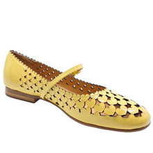 Load image into Gallery viewer, Top End Millo Butter Patent Leather Flats
