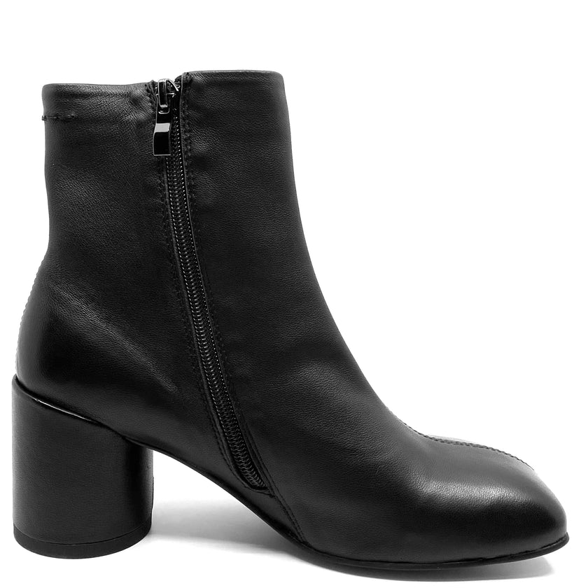 2 Baia Vista Sadie Black Kid Napa Stretch Leather