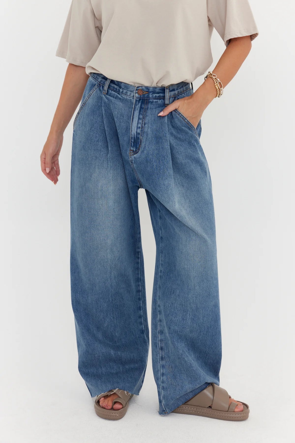 ALEXANDRA Alessia Wide Leg Jeans Mid Blue Denim