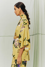 Load image into Gallery viewer, Benta Studio Kimono Floral Cana
