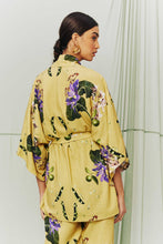 Load image into Gallery viewer, Benta Studio Kimono Floral Cana
