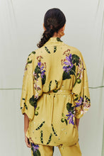 Load image into Gallery viewer, Benta Studio Kimono Floral Cana
