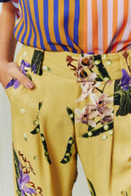 Load image into Gallery viewer, Benta Studio Porto Pants Floral Cana
